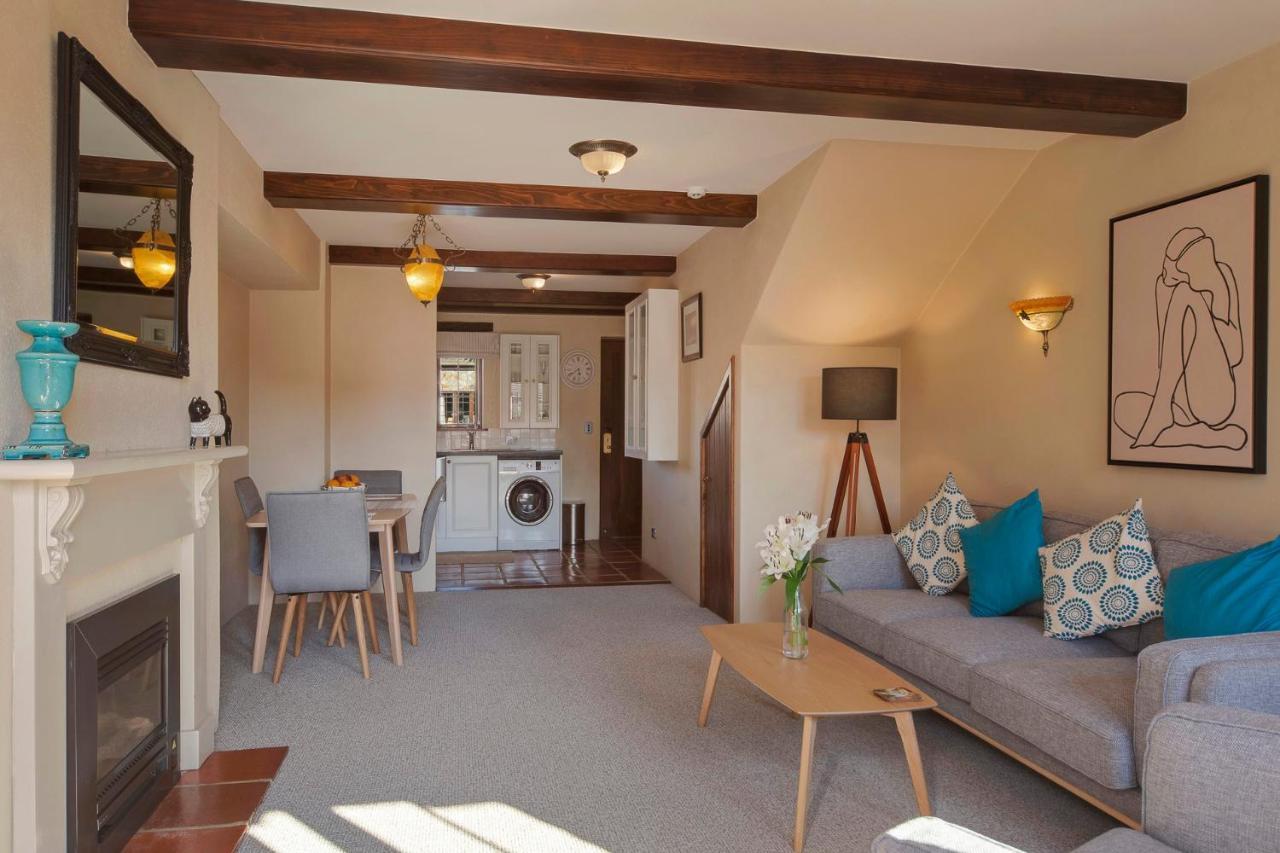 The Village Green Apartment Nelson Extérieur photo